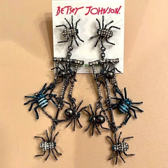 Brand New Betsey Johnson Dangly Spider Drop Earrings Halloween Glow in the Dark - Picture 1 of 15
